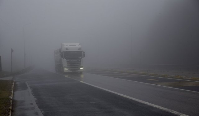 Bolu Dağı'nda sis ve sağanak etkili oldu