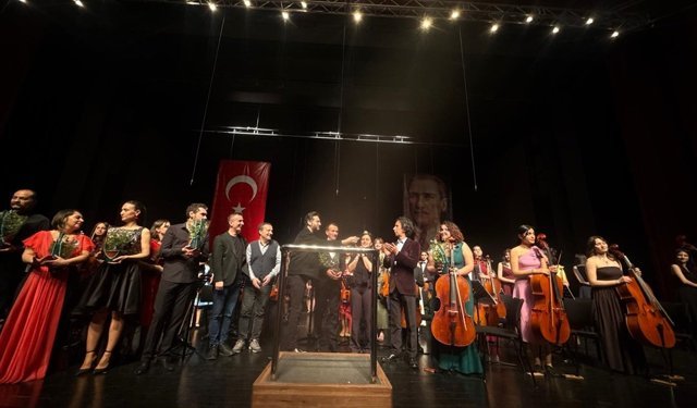 Bursa Çocuk Senfoni Orkestrası konser verdi