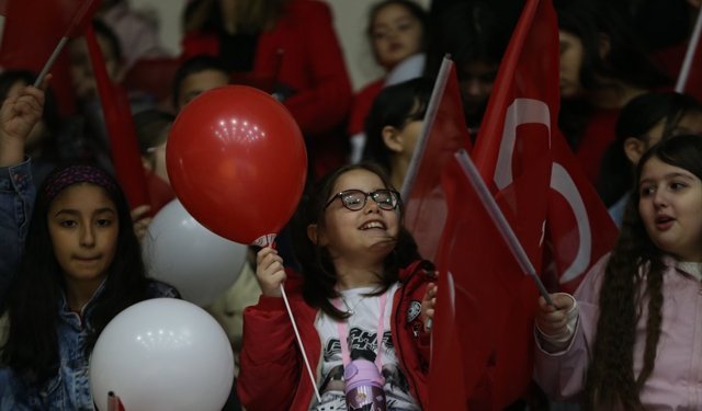 Bursa ve çevre illerde 23 Nisan Ulusal Egemenlik ve Çocuk Bayramı kutlandı