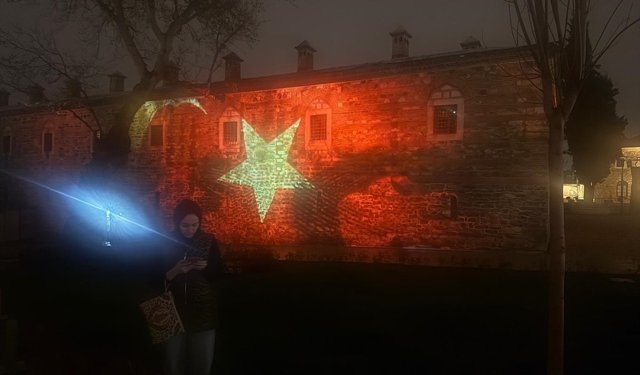 Bursa'da 'köklerimizden geleceğe' konulu ışık gösterimi yapıldı