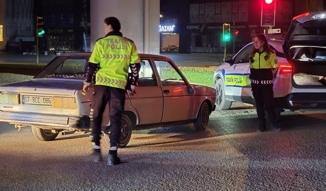 Bursa'da polisin 'dur' ihtarına uymayan alkollü sürücüye 400 bin lira ceza