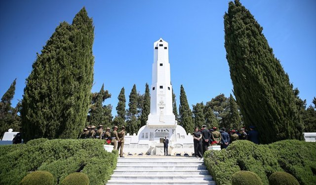 Çanakkale Kara Savaşları'nın 111. yılı dolayısıyla Fransız Askeri Mezarlığı'nda tören düzenlendi