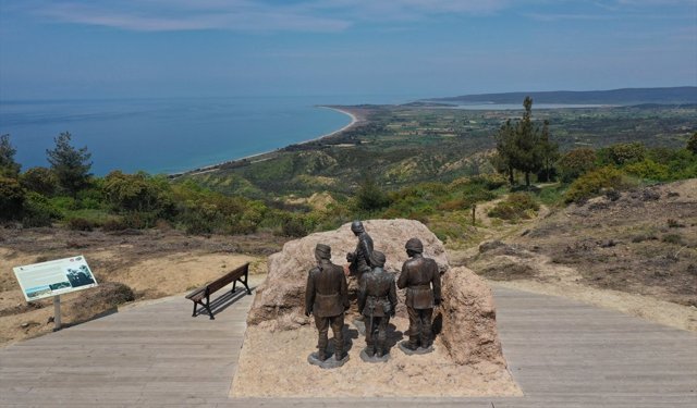 Çanakkale'de harp muhabirleri cephe gerisinde tarihe not düştü