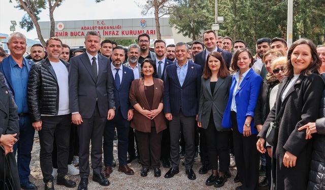 CHP Genel Başkanı Özel, Buca Cezaevi'nde ziyaretlerde bulundu