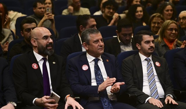 CHP Genel Başkanı Özel, ÇGD Yılın Başarılı Gazetecileri Ödül Töreni'ne katıldı