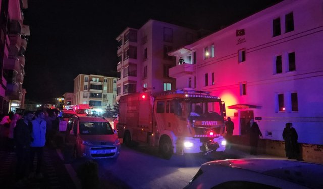 Çorum'da benzin bidonunun alev alması sonucu çıkan yangında 1 kişi yaralandı