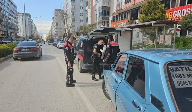 Çorum'da uyuşturucu bulunan otomobildeki 2 zanlı gözaltına alındı