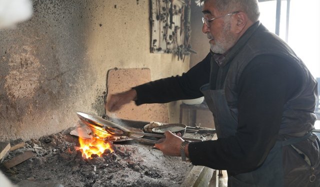 Çubuk'un 55 yıllık kalaycısı mesleğini özveriyle sürdürüyor