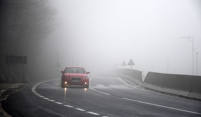 D-100 kara yolunun Bolu Dağı geçişinde sis etkili oldu
