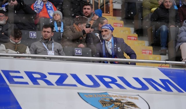'Dede' lakaplı taraftar 46 yıldır Erzurumspor sevdasıyla yaşıyor