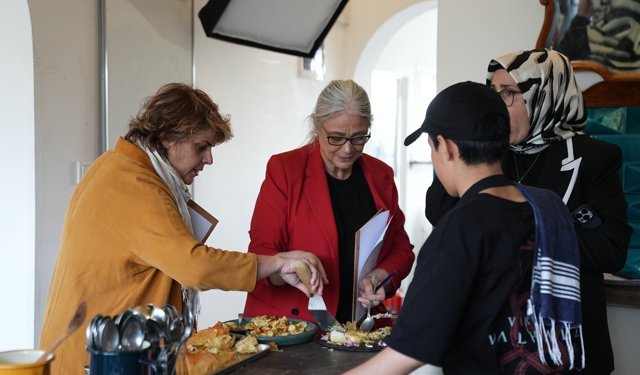 Devlet korumasındaki çocuklar önlüklerini giydi, şef mutfağında hünerlerini sergiledi