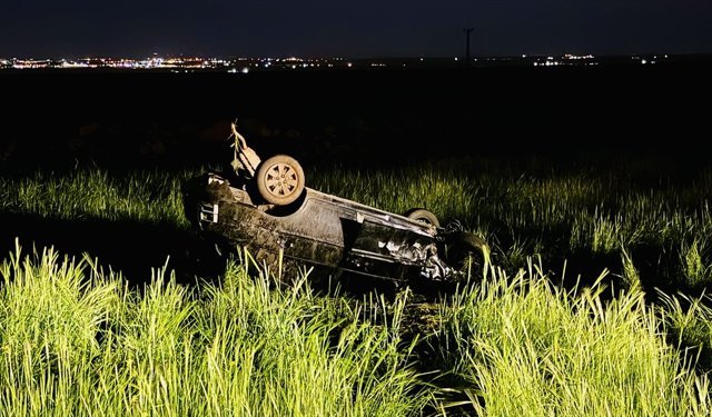 Diyarbakır'da devrilen otomobildeki 10 kişi yaralandı
