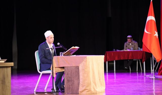 Doğu Anadolu'dan üniversiteliler Erzincan'da Kur'an-ı Kerim'i güzel okumak için yarıştı
