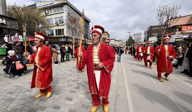 Düzce'de mehteran takımının gösterisi renkli görüntüler oluşturdu