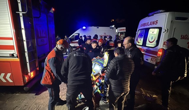 Düzce'de yamaçta mahsur kalan 3 kişi kurtarıldı