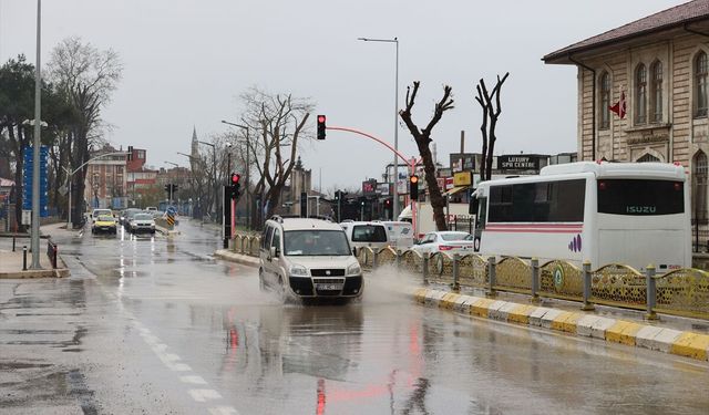 Edirne'de sağanak etkili oluyor