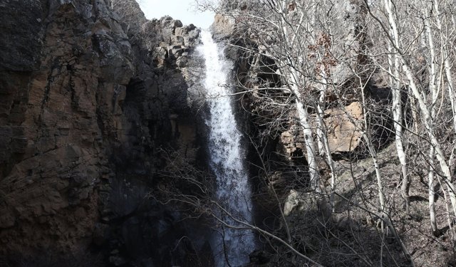 Erciyes Dağı eteklerindeki şelale, 10 yıl sonra yeniden çağlamaya başladı