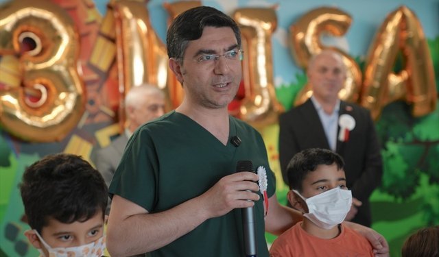 Erzurum Şehir Hastanesi'nde tedavi gören çocuklara '23 Nisan' eğlencesi yapıldı