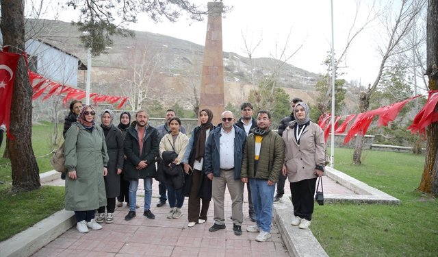 Erzurum'da ecdadın şehit edildiği Yanıkdere Şehitliği'nde 'Ermeni mezalimi' anlatıldı
