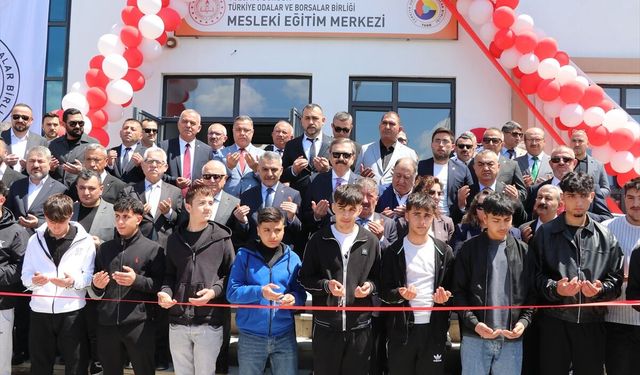 Eski TBMM Başkanı Çiçek ile TOBB Başkanı Hisarcıklıoğlu, Yozgat'ta okul açılışlarına katıldı