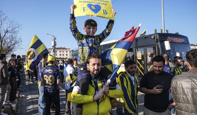Fenerbahçe, Beşiktaş derbisi için Chobani Stadı'na hareket etti