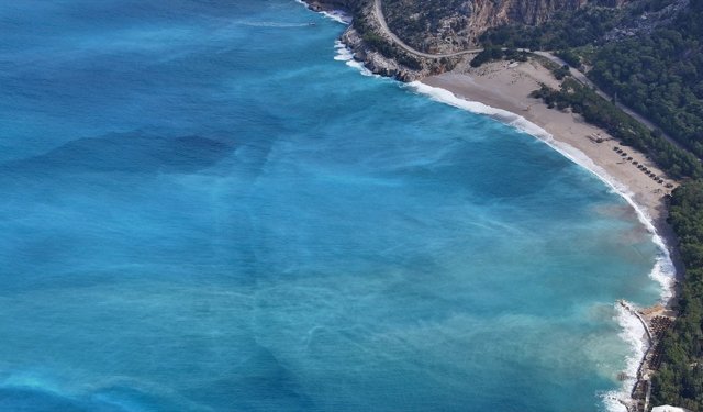 Fethiye'de sağanak sonrası Ölüdeniz turkuaz renge büründü