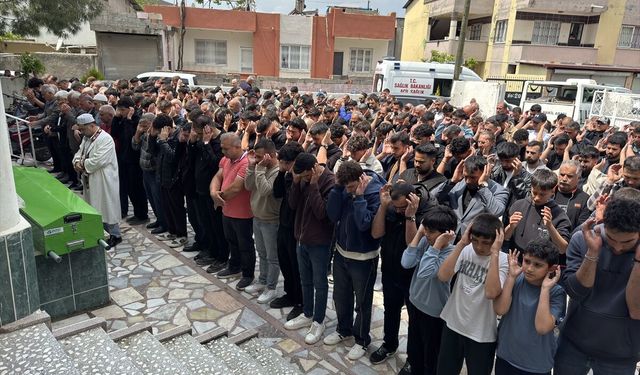 GÜNCELLEME - Adana'da gölde boğulma tehlikesi geçiren üniversite öğrencisi tedavi gördüğü hastanede öldü