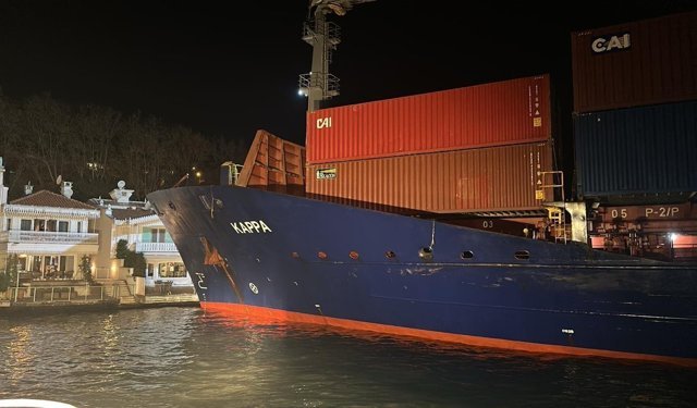 GÜNCELLEME - Sarıyer'de karaya oturan konteyner gemisi için kurtarma çalışması başlatıldı