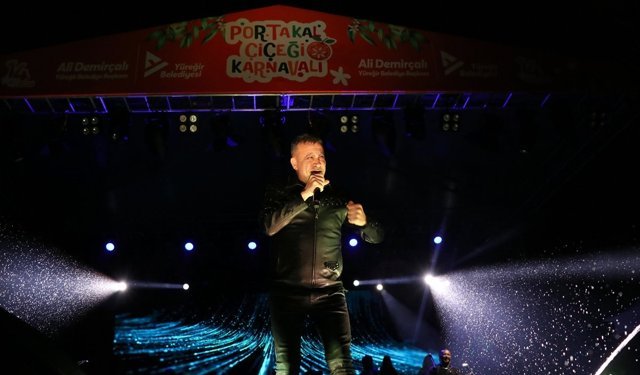 Haluk Levent, Adana'daki Uluslararası Portakal Çiçeği Karnavalı'nda sahne aldı