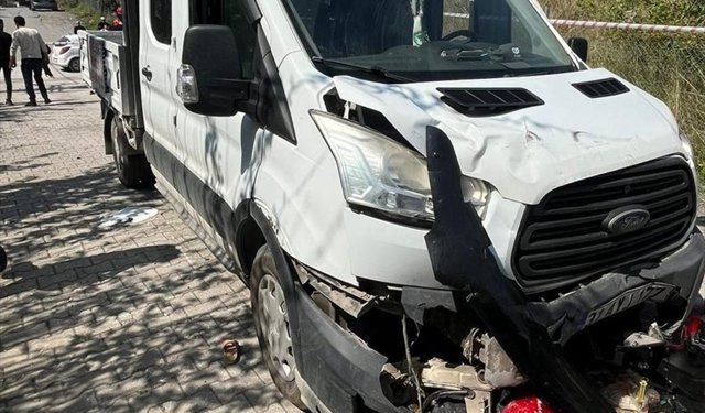 Hatay'da kamyonetle çarpışan motosikletteki 1 kişi öldü, 1 kişi yaralandı