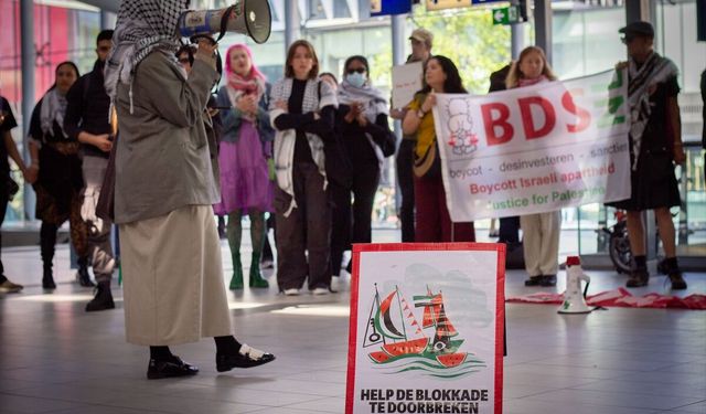 Hollanda'da İsrail'in Küresel Sumud Filosu'na saldırısı protesto edildi