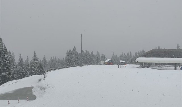 Ilgaz Dağı'nda kar yağışı etkili oluyor