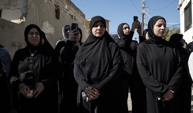 İsrail'in saldırısında hayatını kaybeden Lübnanlı gazeteci son yolculuğuna uğurlandı