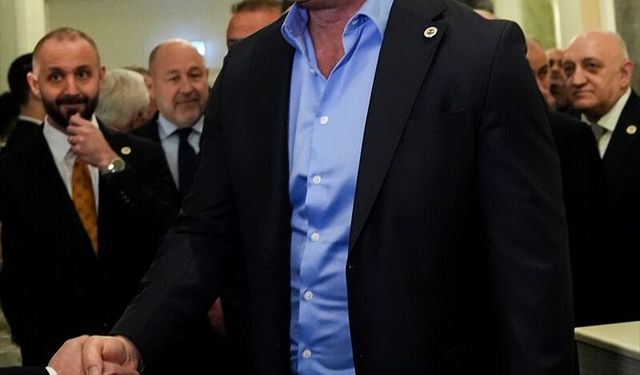 İstanbul Fenerbahçeliler Derneğinin 3. kuruluş yıl dönümü, başkan Saran'ın katılımıyla kutlandı