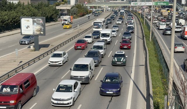İstanbul'da Anadolu Yakası'ndaki trafik yoğunluğu yüzde 81'e yükseldi