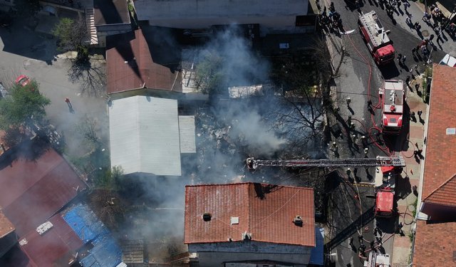 İstanbul'da hurdalıkta çıkan yangın söndürüldü