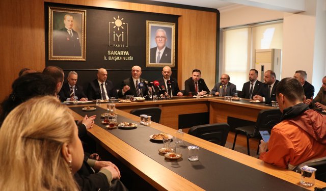 İYİ Parti Genel Başkan Yardımcısı Usta, Sakarya'da basın toplantısı düzenledi