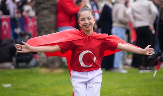 İzmir ve çevre illerde 23 Nisan Ulusal Egemenlik ve Çocuk Bayramı kutlandı