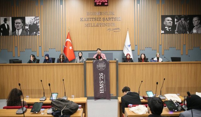 İzmir'de lise öğrencileri meclis deneyimi yaşadı