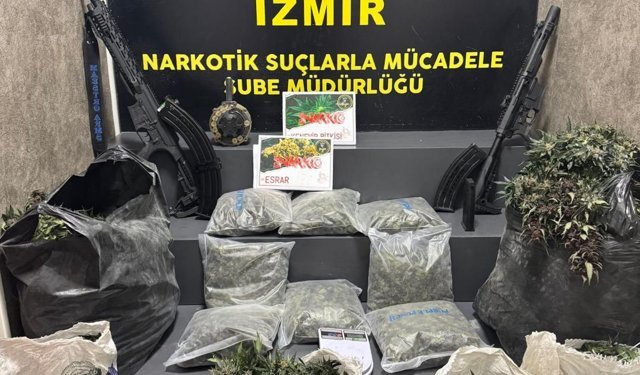 İzmir'de sera düzeneği kurulan evde 4 kilo 50 gram esrar ele geçirildi