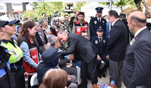 İzmir'de trafik kazasında şehit olan polis memuru Manisa'da son yolculuğuna uğurlandı