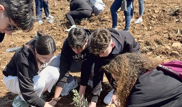 Kahramanmaraş'taki silahlı saldırıda hayatını kaybeden öğretmen ve öğrenciler için Muğla'da fidan dikildi