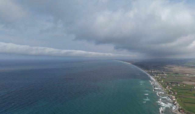 Karadeniz'de nadir görülen rulo bulut oluştu