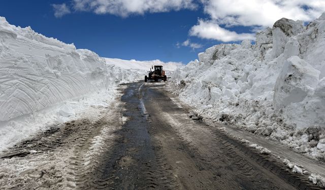 Kardan kapanan Ardahan-Ardanuç kara yolu yaklaşık 4 ay sonra ulaşıma açılıyor