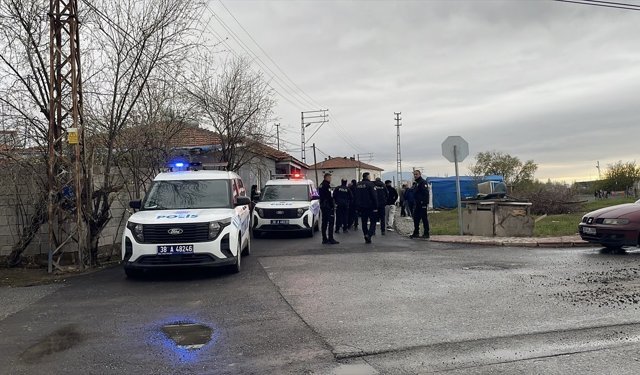 Kayseri'de akrabalar arasında çıkan bıçaklı kavgada 3 kişi yaralandı