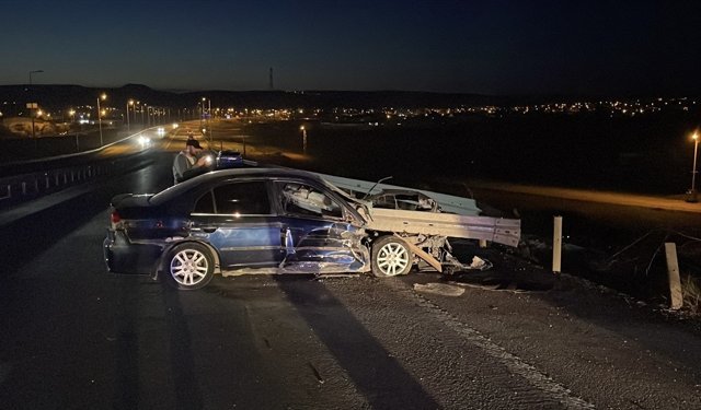 Kayseri'de bariyere çarpan otomobilin sürücüsü ağır yaralandı