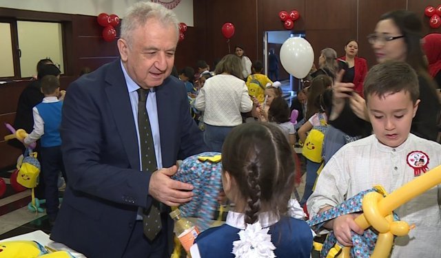 Kazakistan'da 23 Nisan Ulusal Egemenlik ve Çocuk Bayramı kutlandı