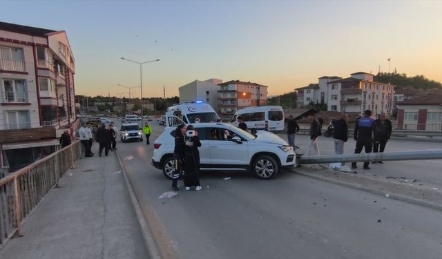 Kırıkkale'de aydınlatma direğine çarpan cipteki 4 kişi yaralandı