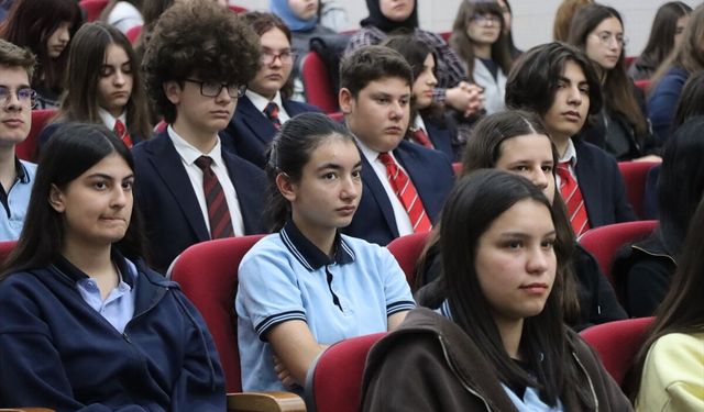 Kırklareli'nde öğrencilere 'Adab-ı Muaşeret ve Zarafet' eğitimi verildi