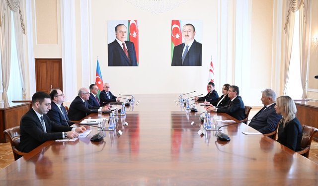 KKTC Başbakanı Üstel, Azerbaycan Başbakanı Asadov'la görüştü